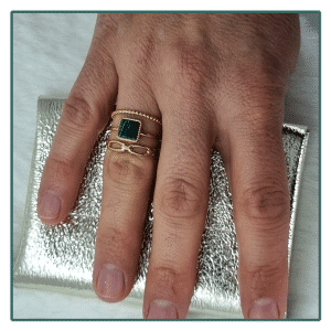 Bague multi-rangs avec pierre carré vert réglable. Bague originale avec ces différents rangs trop jolie, en acier inoxydable By Créa'Lise en Vendée! A s'offrir ou à offrir Bague tendance Bague multi-rangs avec pierre carré vert réglable. Bague originale avec ces différents rangs trop jolie, en acier inoxydable By Créa'Lise en Vendée! A s'offrir ou à offrir Bague tendance
