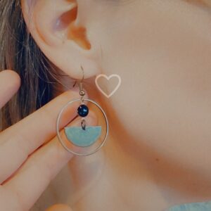 BO Pauline, une paire de boucles d'oreilles alliant le noir et le bronze, un modèle intemporel que vous porterez avec tout type de vêtements! Création By Créa'Lise, Création artisanale, Cadeau idéal à offrir ou à s'offrir!