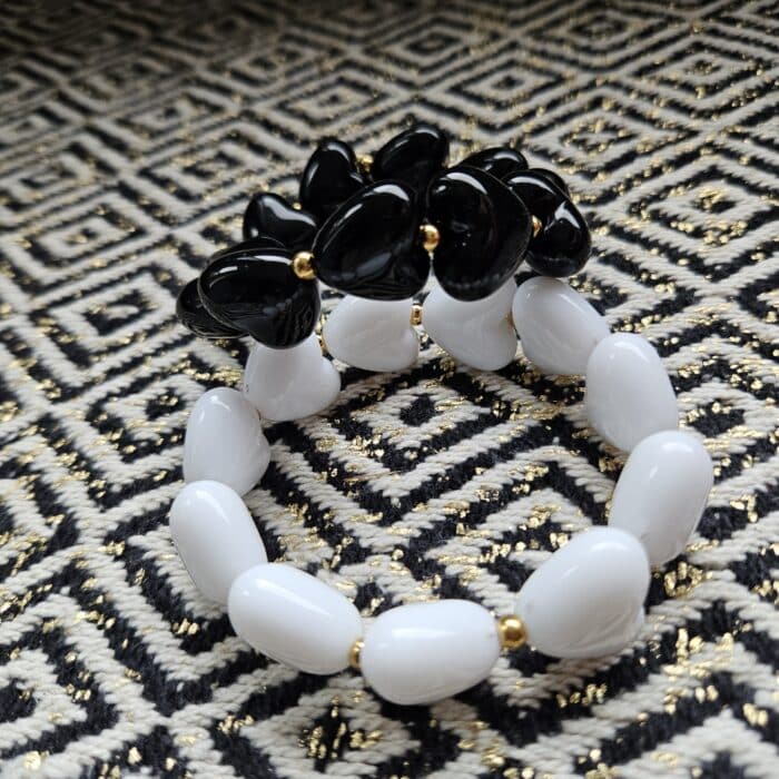 bracelet cœur josy posé le blanc et le noir, By Créa'Lise en Vendée!