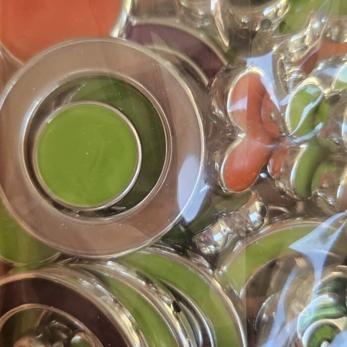lot de perles en acrylique, différentes formes couleurs assorties orange vert violet paillette By Créa'Lise!