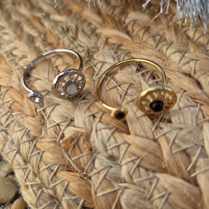 Bague Berta ajustable ouverte sur le dessus doré ou argenté en acier inoxydable, By Créa'Lise En Vendée! Bague à offrir ou s'offrir, fine et originale. Idée cadeau!