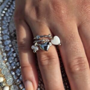 Bague Cléo multi rangs argent en acier inoxydable avec des breloques cœurs, cette bague est raffinée, tendance portée. A adopter sans modération! a s'offrir ou à offrir! By Créa'Lise en Vendée Bague Cléo multi rangs argent en acier inoxydable avec des breloques cœurs, cette bague est raffinée, tendance portée. A adopter sans modération! a s'offrir ou à offrir! By Créa'Lise en Vendée