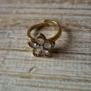 bague anti stress dorée fleur avec strass posée bague anti stress dorée fleur avec strass posée